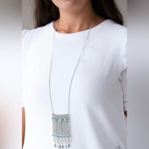 Elegant Silver and Blue Pendant Necklace - Fashion Jewelry